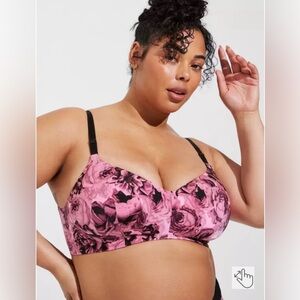 Torrid 46DDD Wire-Free Lightly Lined 360° Back Smoothing® bra black/pink floral